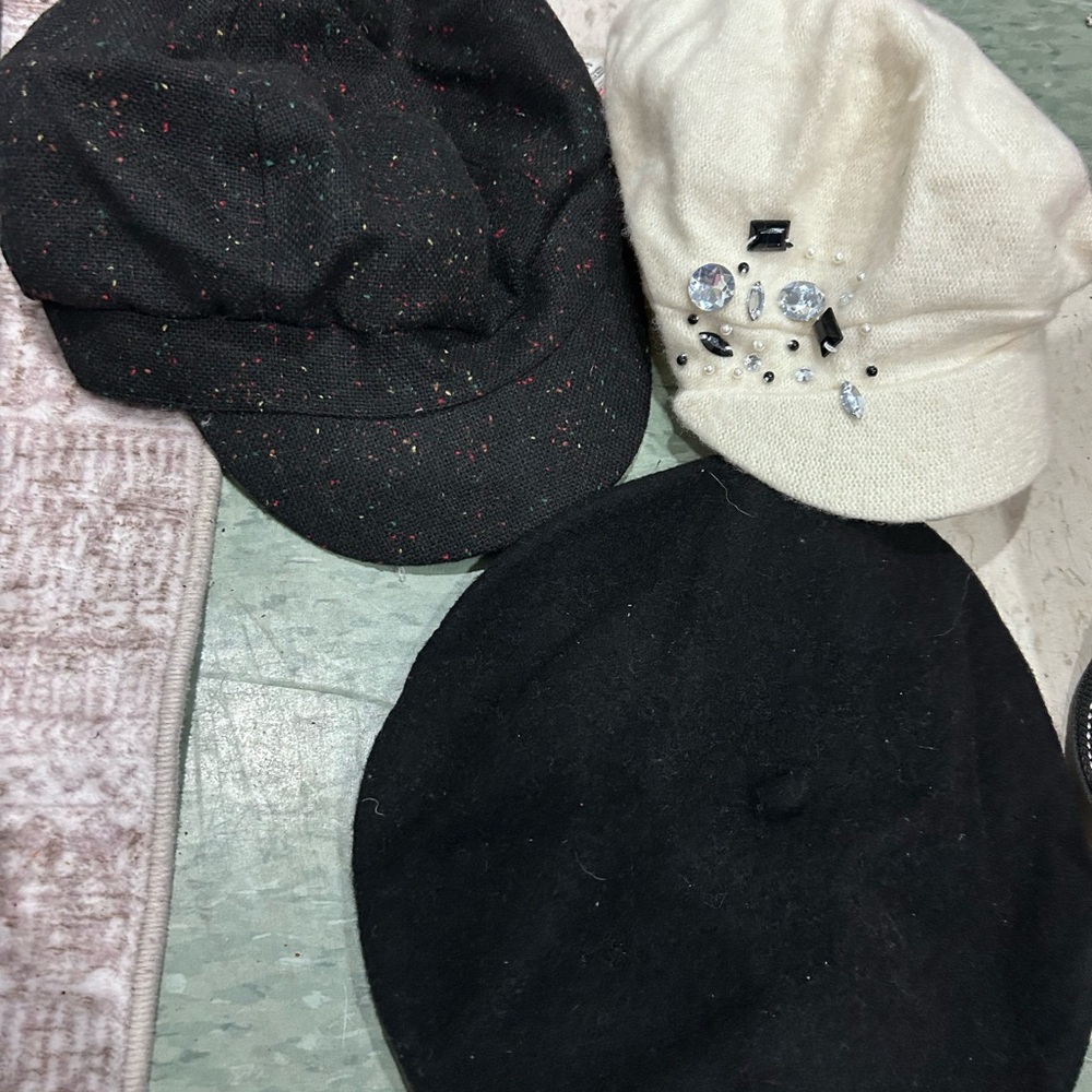 Set of 3 - Stylish Black and Cream Beret Set